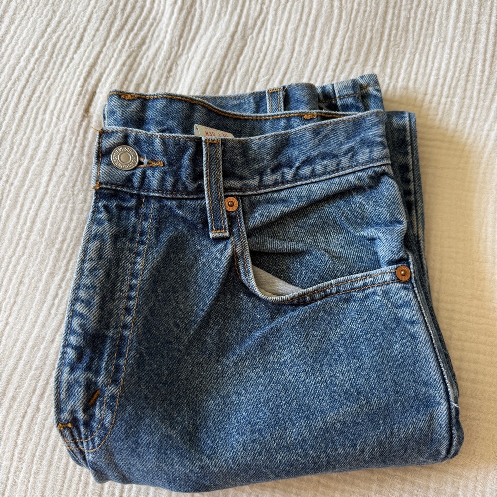 505 Levi's Men's Straight Jeans in Medium Blue Wash